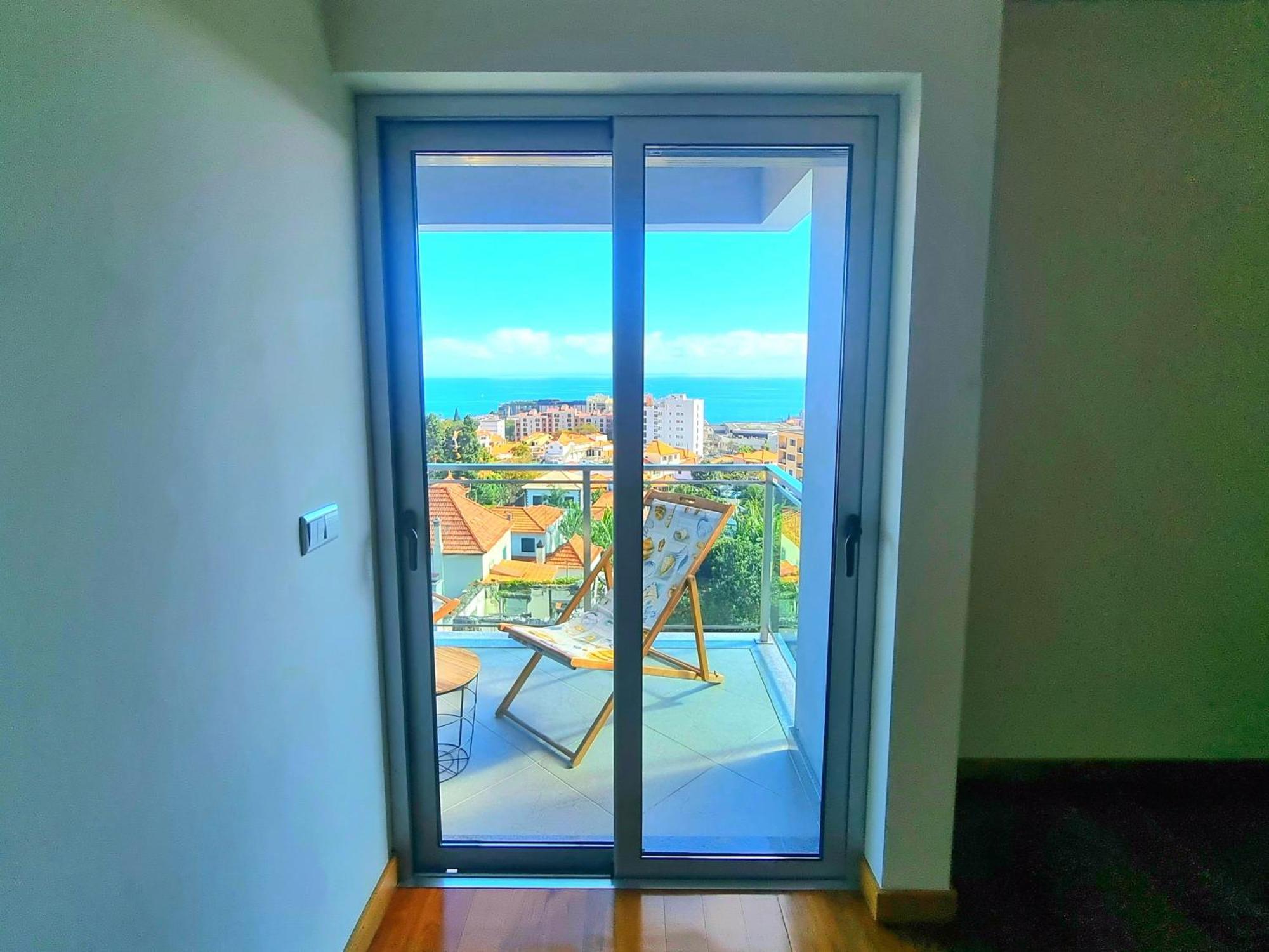 Big Apartment With Ocean Views, Ideal For Groups Фуншал Екстериор снимка