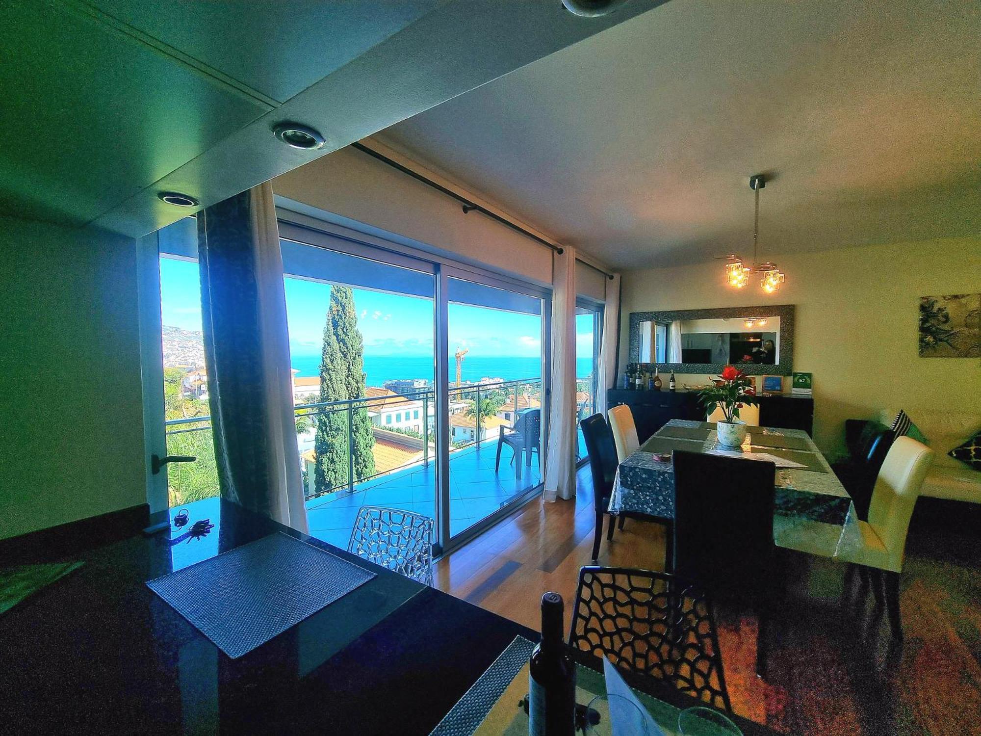 Big Apartment With Ocean Views, Ideal For Groups Фуншал Екстериор снимка