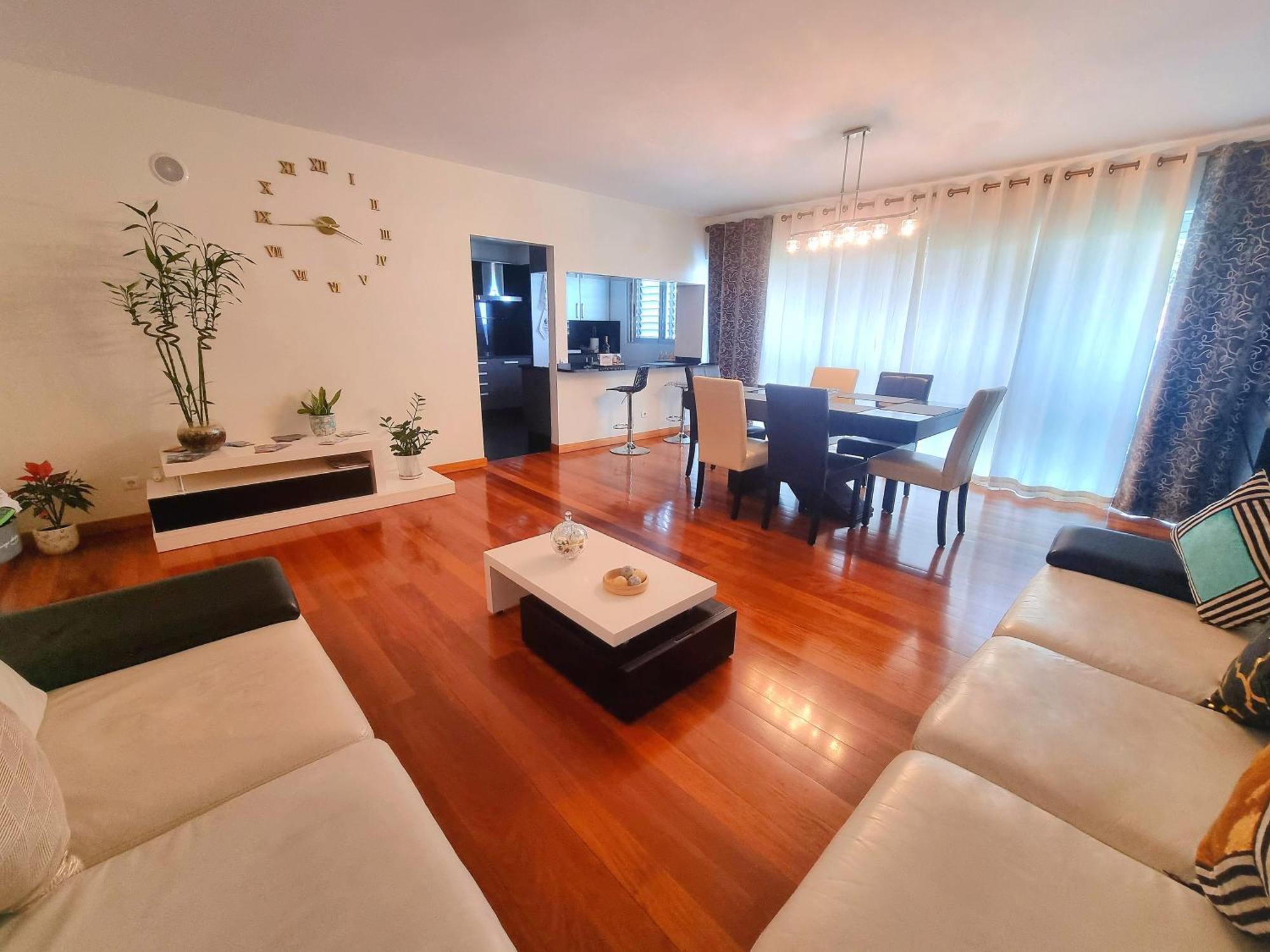 Big Apartment With Ocean Views, Ideal For Groups Фуншал Екстериор снимка