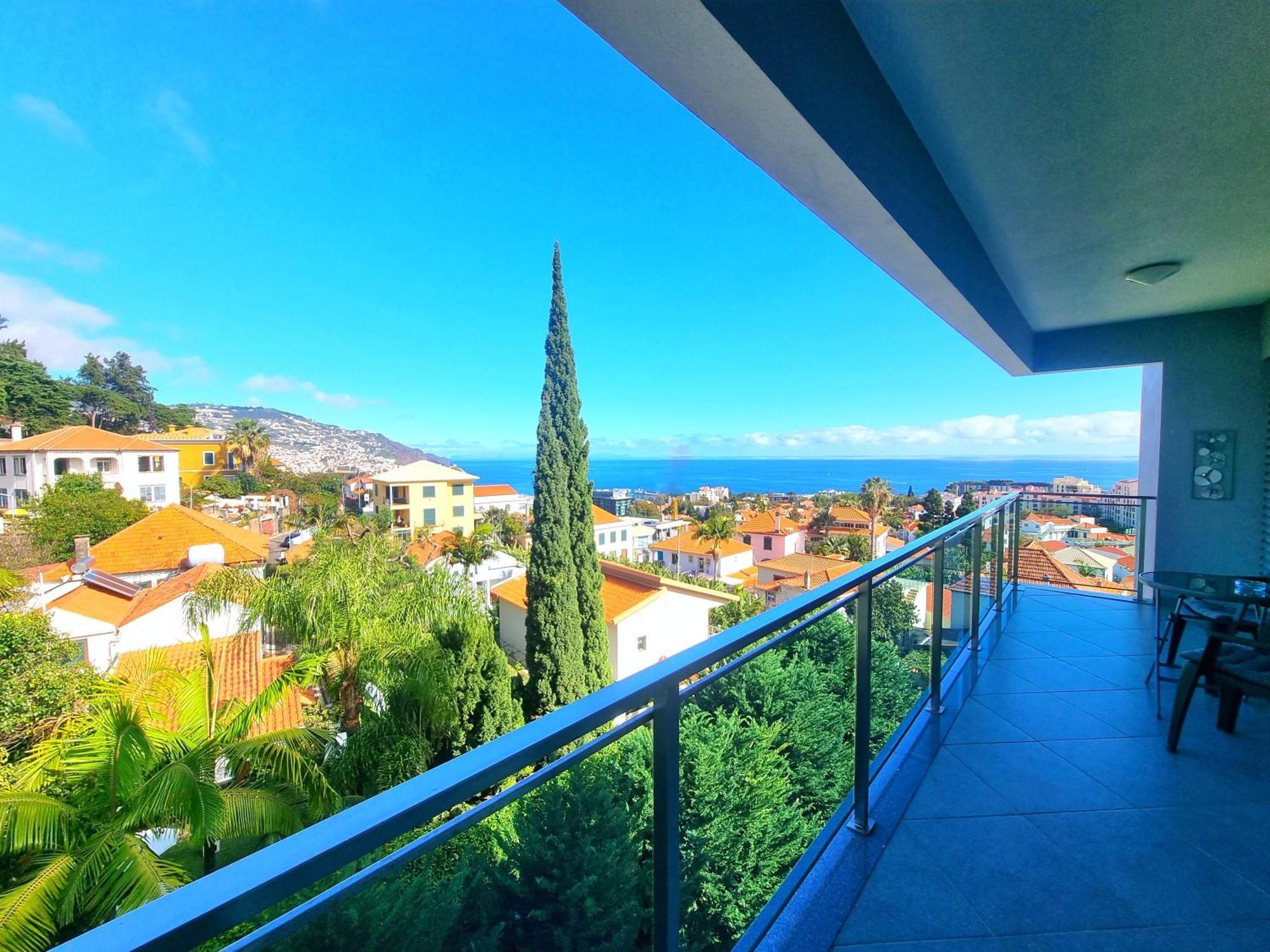 Big Apartment With Ocean Views, Ideal For Groups Фуншал Екстериор снимка