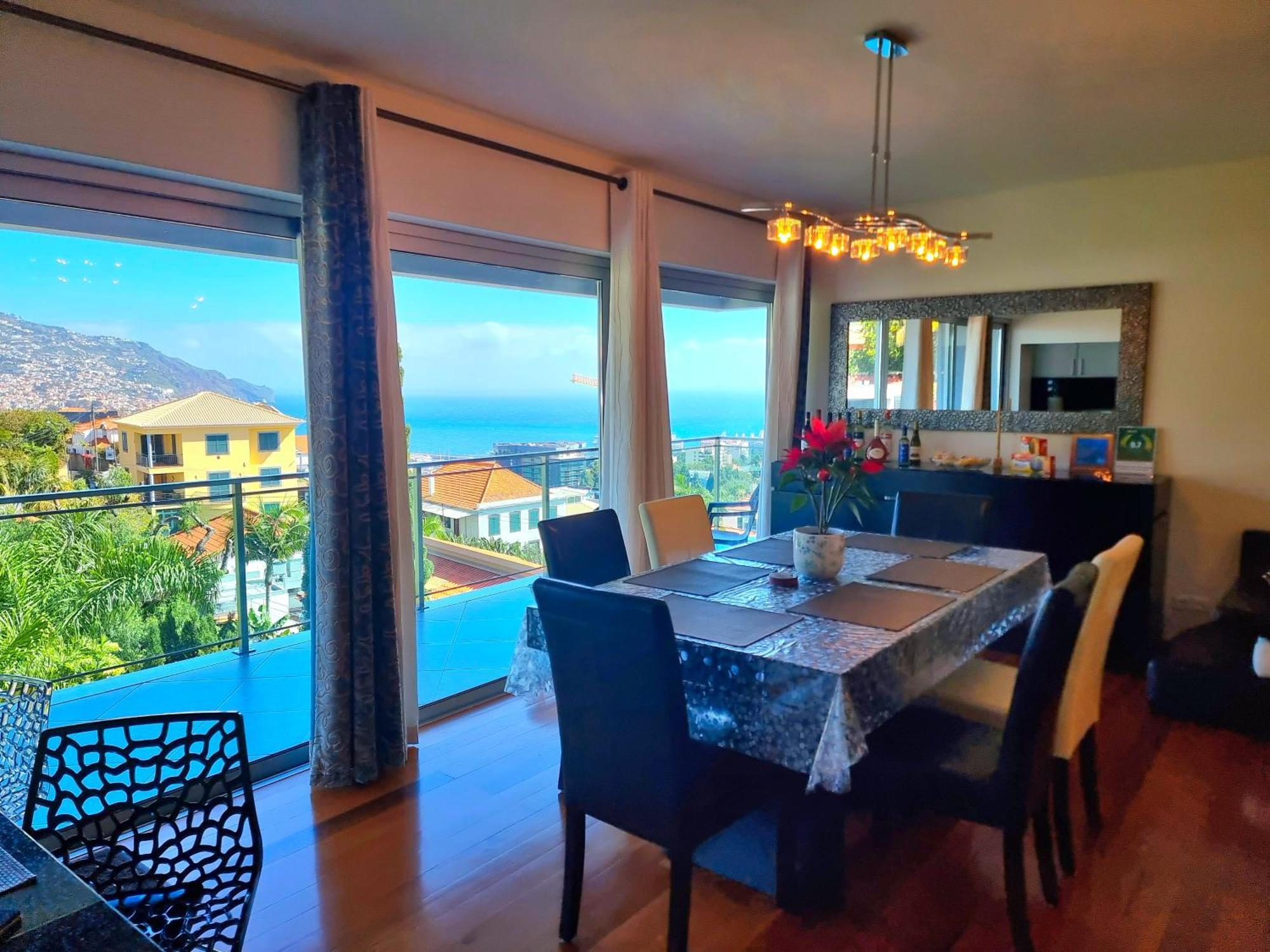 Big Apartment With Ocean Views, Ideal For Groups Фуншал Екстериор снимка
