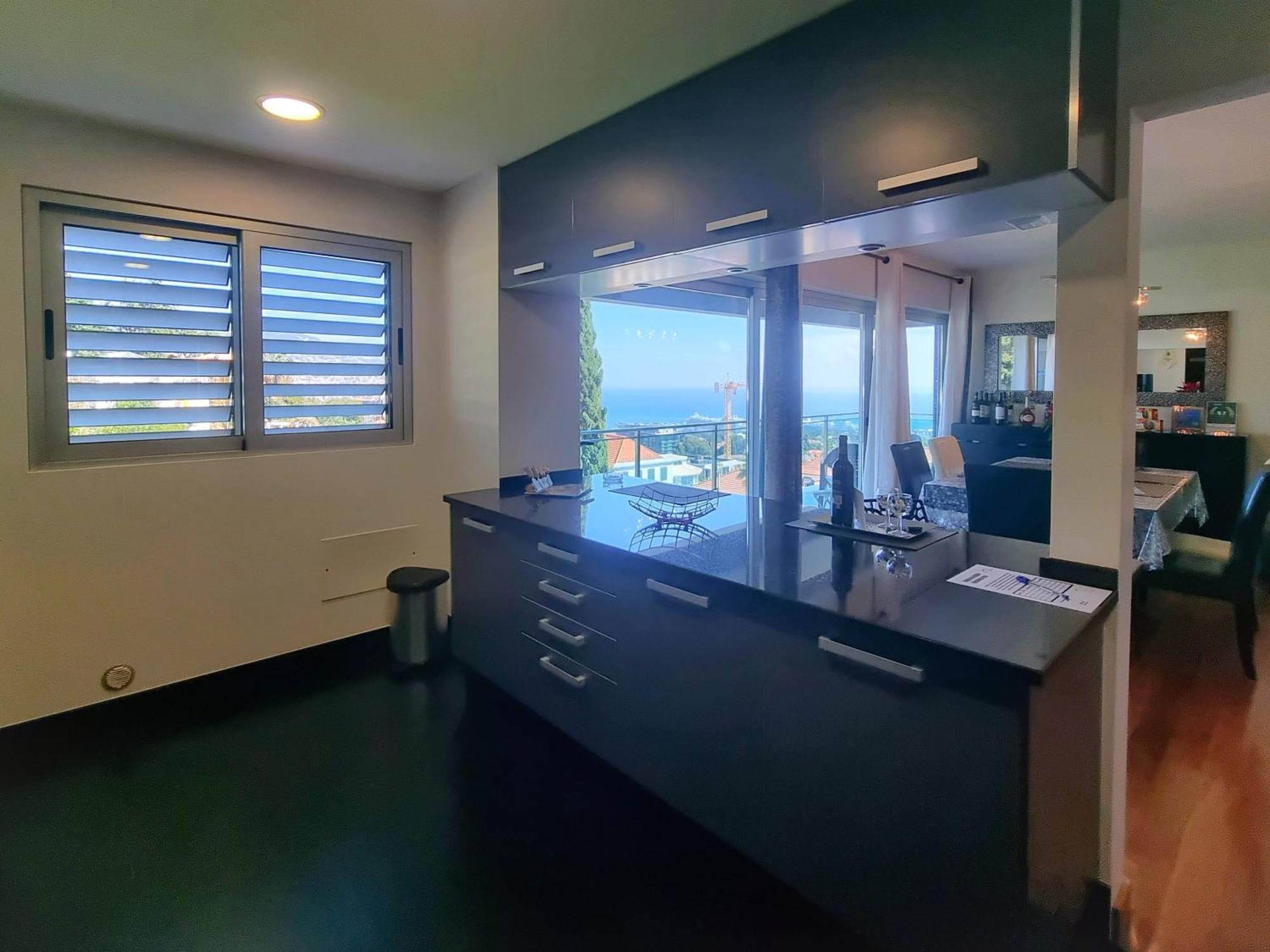 Big Apartment With Ocean Views, Ideal For Groups Фуншал Екстериор снимка