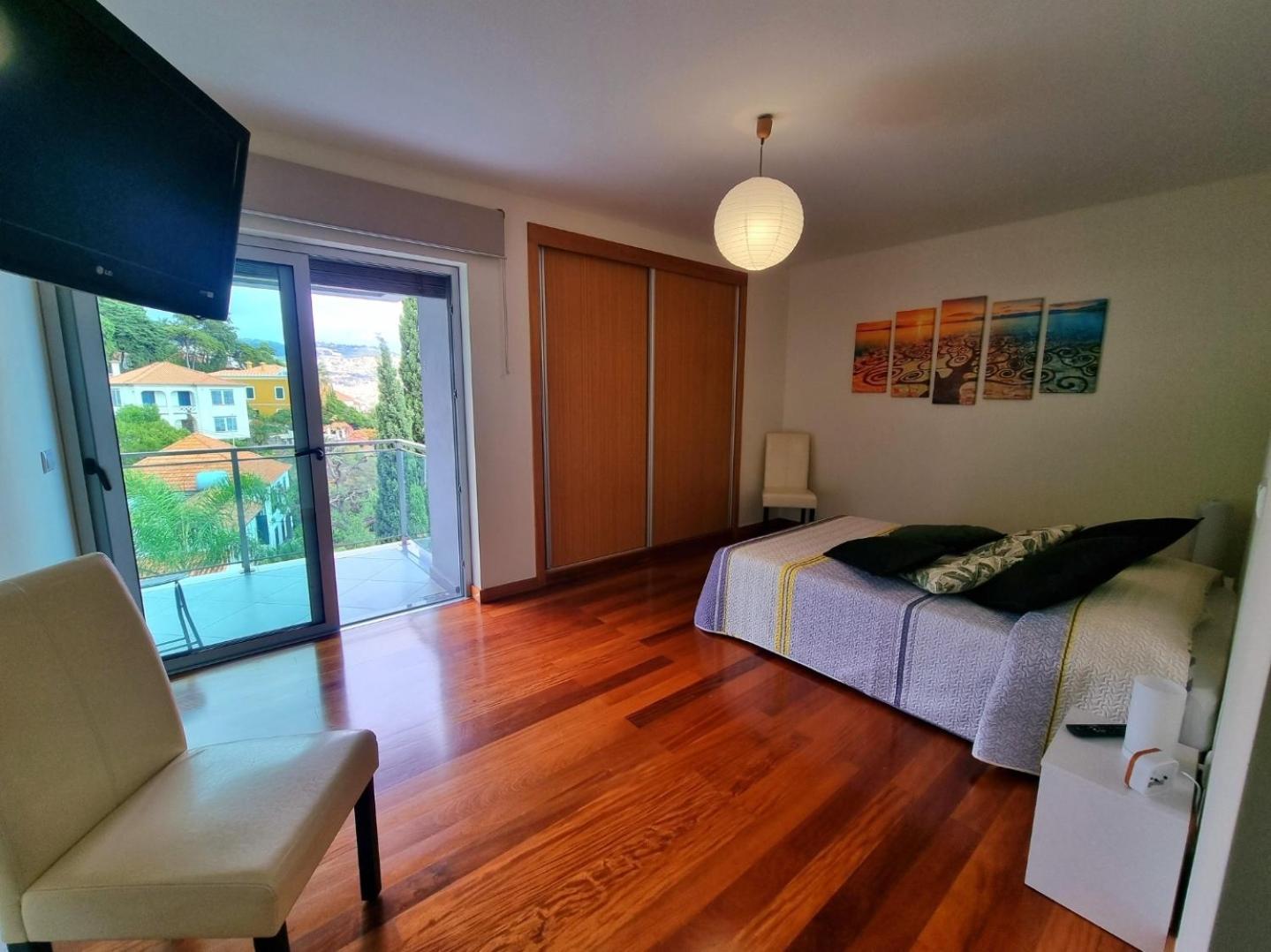 Big Apartment With Ocean Views, Ideal For Groups Фуншал Екстериор снимка