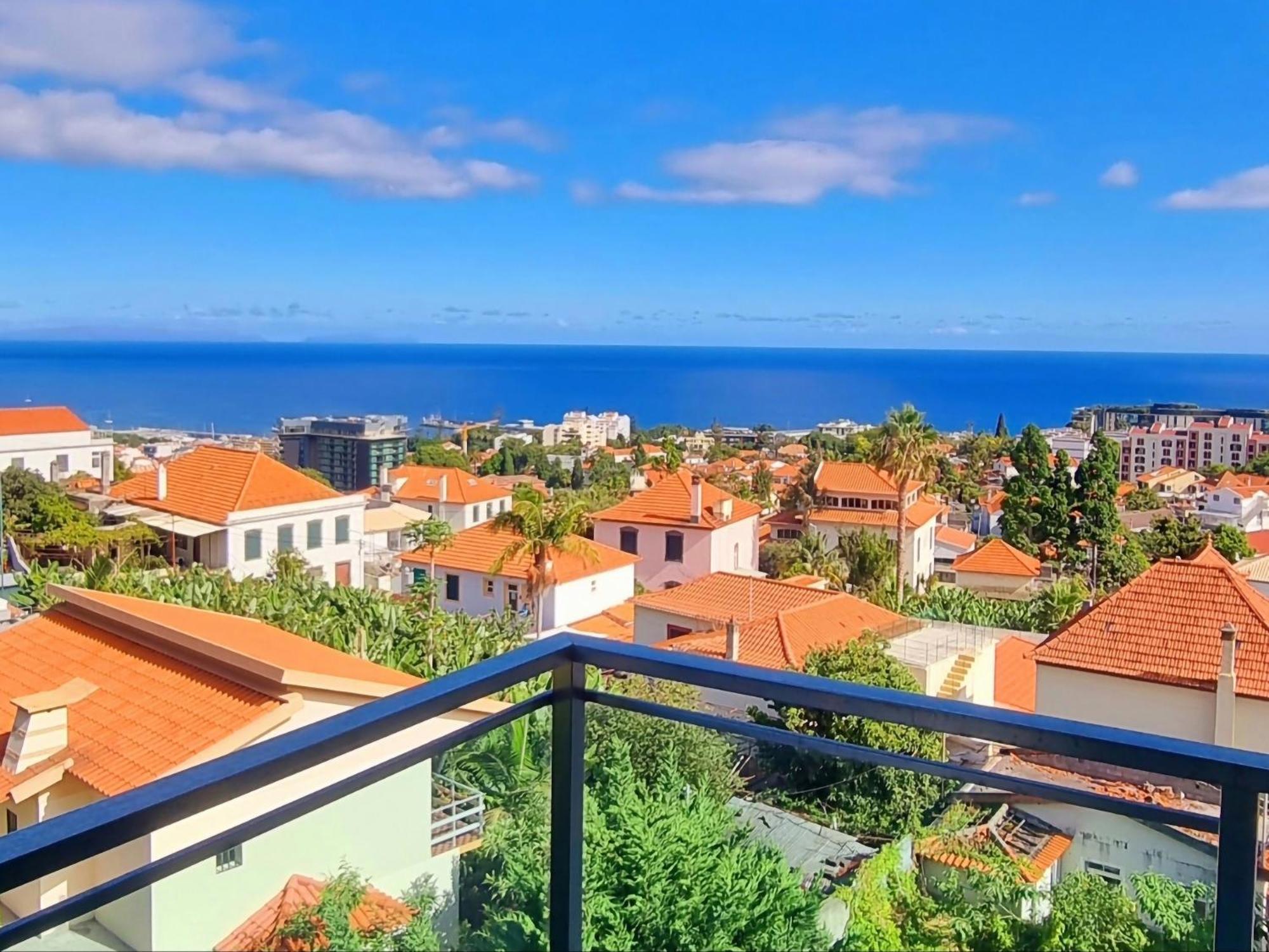 Big Apartment With Ocean Views, Ideal For Groups Фуншал Екстериор снимка