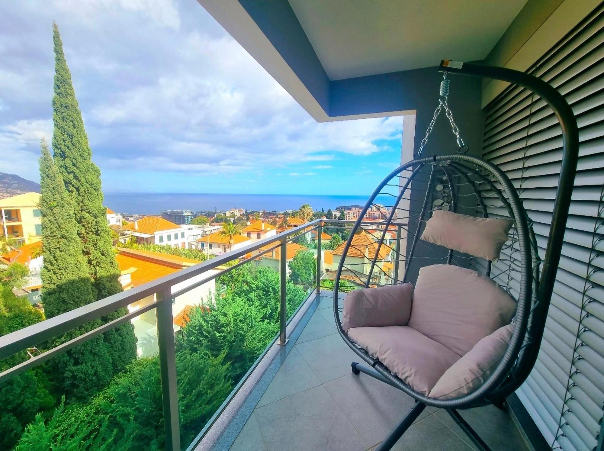 Big Apartment With Ocean Views, Ideal For Groups Фуншал Екстериор снимка